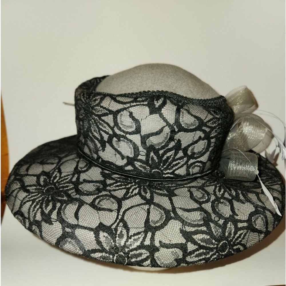Women’s dress hat